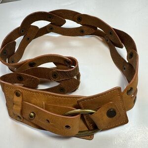 Jessica Simpson open weave leather light brown belt size M/L